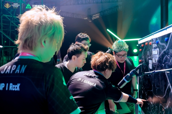 背后都藏着 背后都藏着