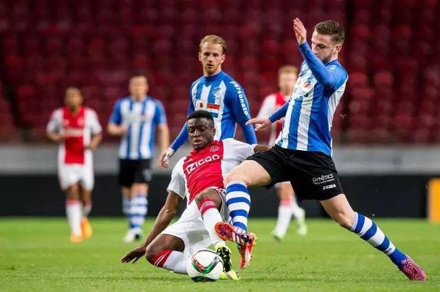 比赛场上的 比赛场上的