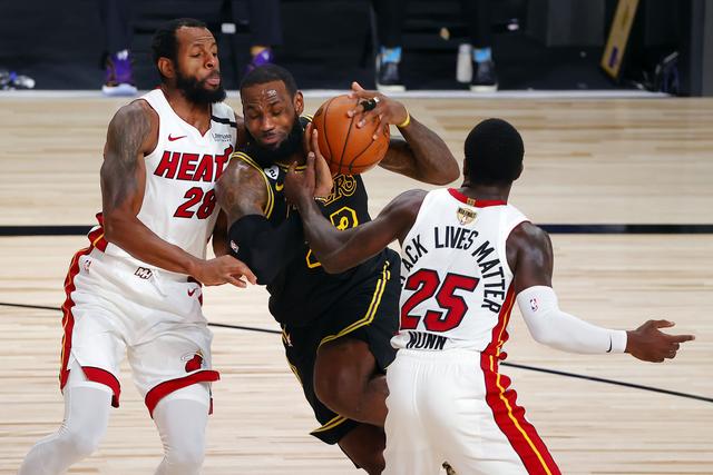 伤病阴云的 伤病阴云的