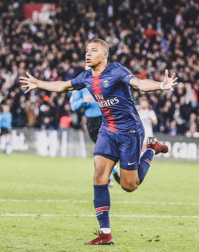 以球场为锚 以球场为锚