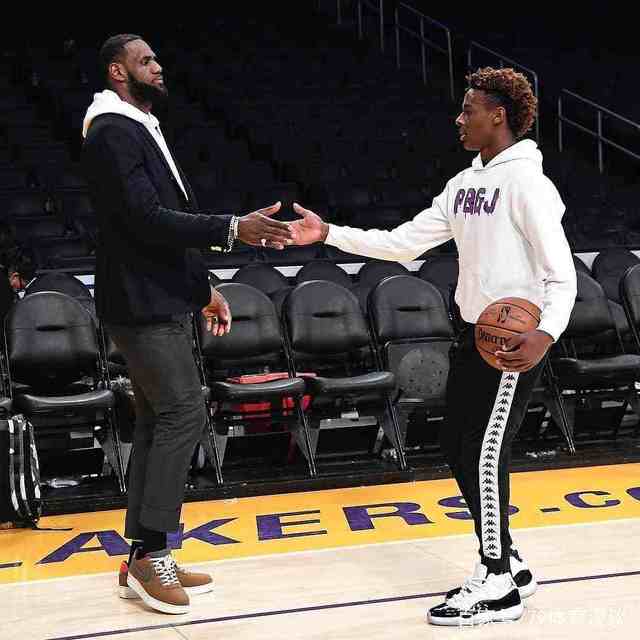 对球员脆弱 对球员脆弱